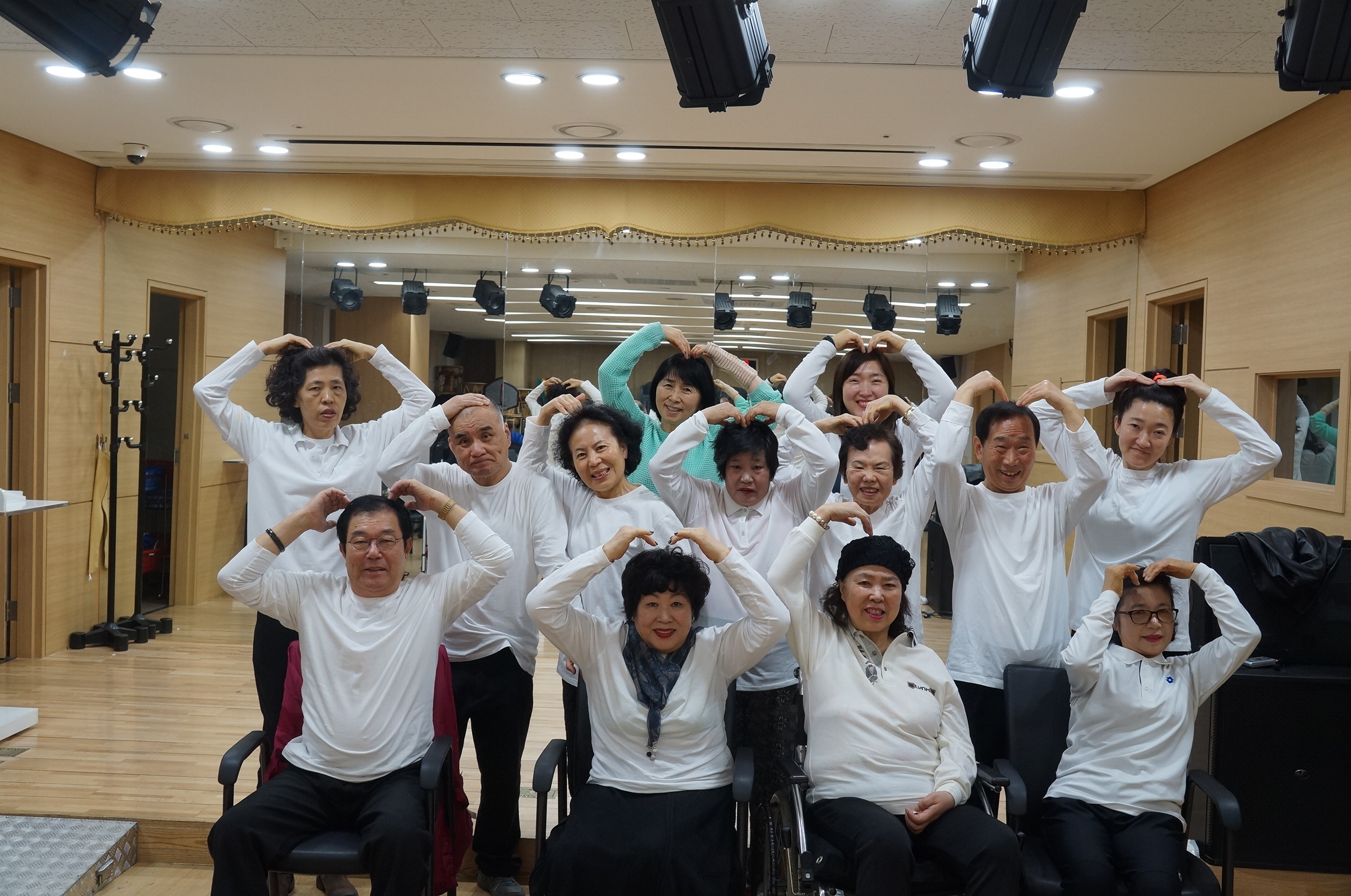 4_단체사진.JPG